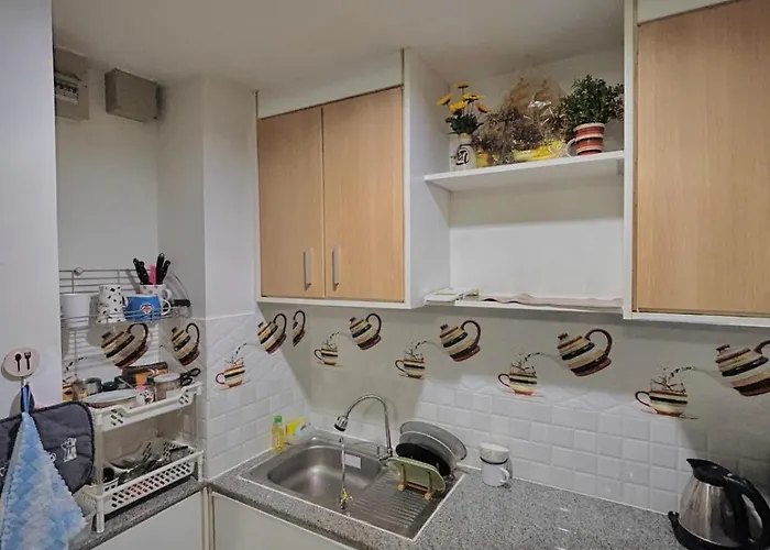 Apartment With Pool View & Great Amenities Bangkok
