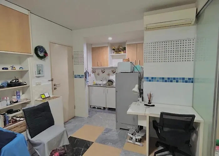 With Pool View & Great Amenities Apartment Bangkok