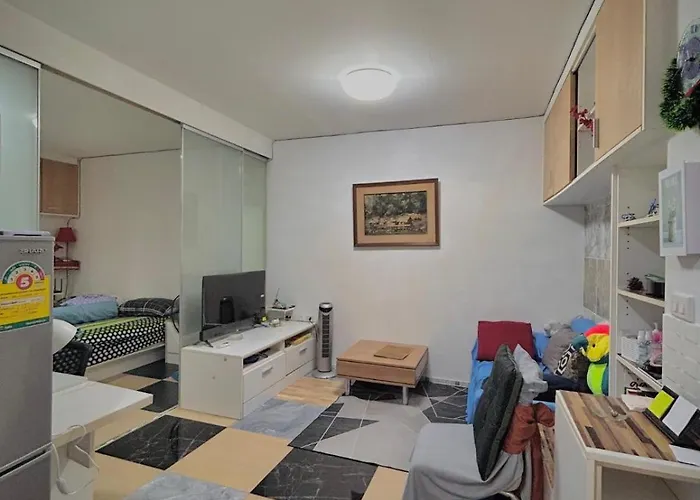 With Pool View & Great Amenities Apartment *